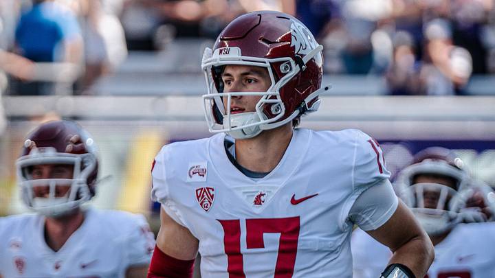 Washington State Cougars quarterback Owen Eshelman (17).