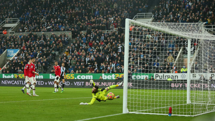 Jacob Murphy hits the post late on for Newcastle