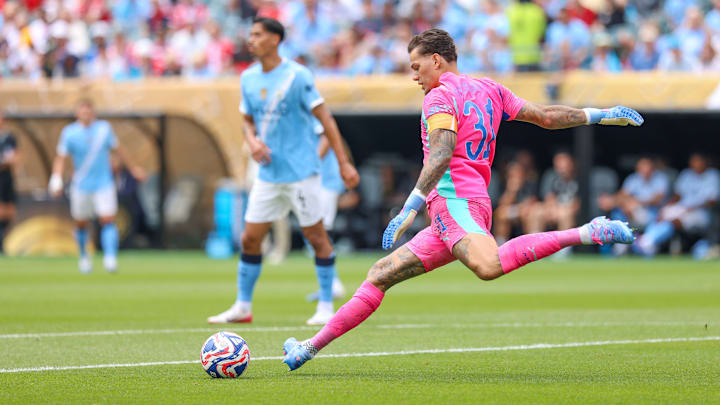Ederson foi titular na estreia do Manchester City