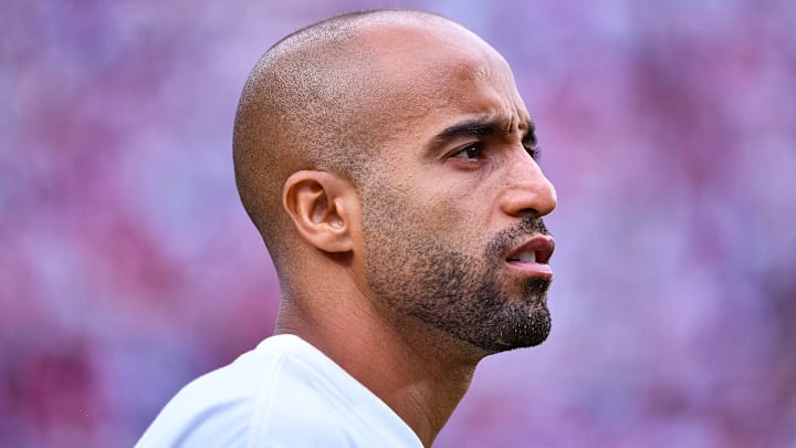 Lucas Moura pode ganhar minutos, mas deve começar no banco