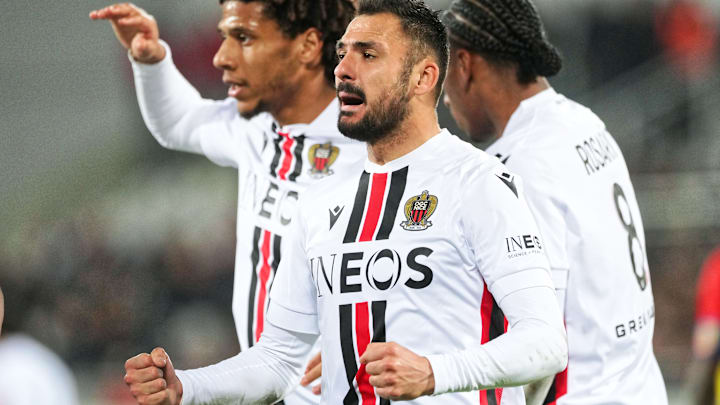 L'OGC Nice frappe un grand coup en s'imposant à Lens (1-0). L'OGC Nice frappe un grand coup en s'imposant à Lens (1-0).