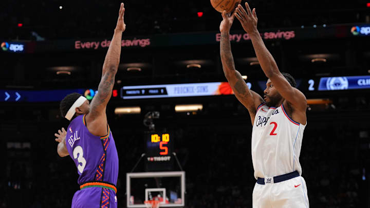 Mar 4, 2025; Phoenix, Arizona, USA; LA Clippers forward Kawhi Leonard (2) shoots against Phoenix Suns guard Bradley Beal (3) during the first half at PHX Center. Mandatory Credit: Joe Camporeale-Imagn Images Mar 4, 2025; Phoenix, Arizona, USA; LA Clippers forward Kawhi Leonard (2) shoots against Phoenix Suns guard Bradley Beal (3) during the first half at PHX Center. Mandatory Credit: Joe Camporeale-Imagn Images