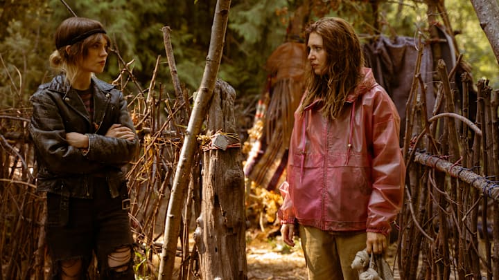 L-R: Sophie Thatcher as Teen Natalie and Sophie Nélisse as Teen Shauna in Yellowjackets, episode 6, season 3, streaming on Paramount+ with SHOWTIME, 2025. Photo Credit: Colin Bentley/Paramount+ with SHOWTIME.