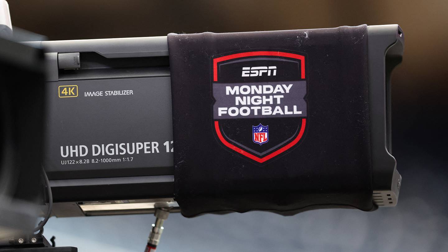 Cowboys or Eagles? Giants Fans Face a Rooting Dilemma on Monday Night