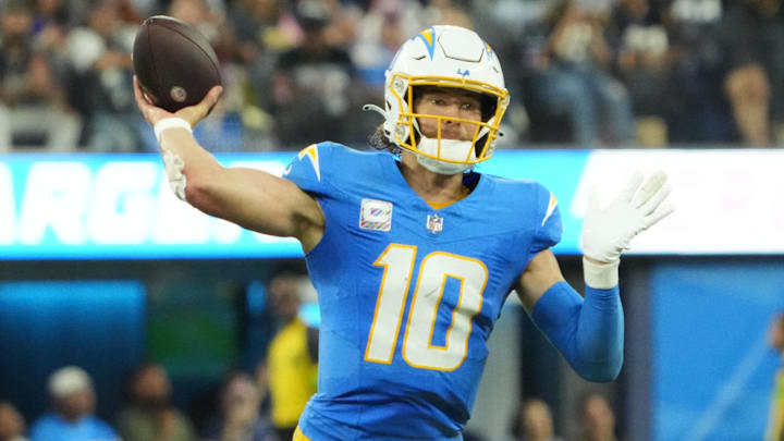 Los Angeles Chargers quarterback Justin Herbert (10).