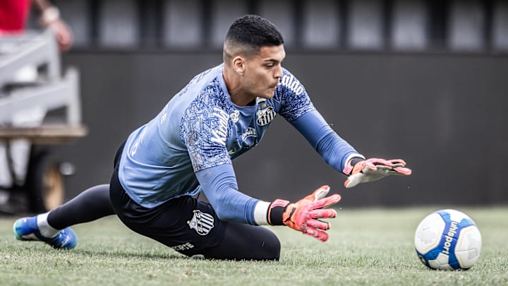 Gabriel Brazão é o goleiro da equipe santista