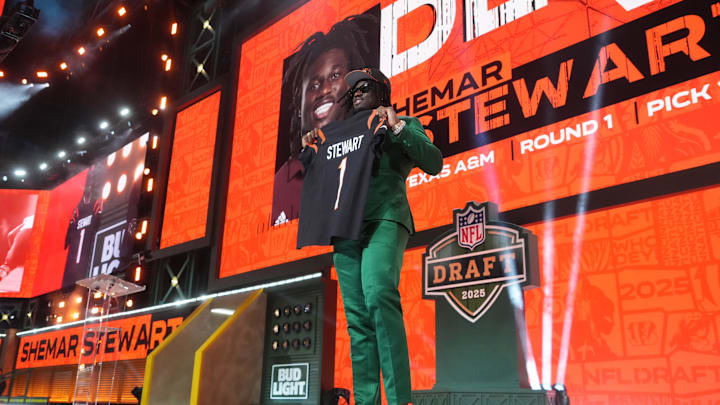 Apr 24, 2025; Green Bay, WI, USA; Texas A&M Aggies defensive end Shemar Stewart is selected by the Cincinnati Bengals as the number seventeen pick in the first round of the 2025 NFL Draft at Lambeau Field. Mandatory Credit: Kirby Lee-Imagn Images Apr 24, 2025; Green Bay, WI, USA; Texas A&M Aggies defensive end Shemar Stewart is selected by the Cincinnati Bengals as the number seventeen pick in the first round of the 2025 NFL Draft at Lambeau Field. Mandatory Credit: Kirby Lee-Imagn Images