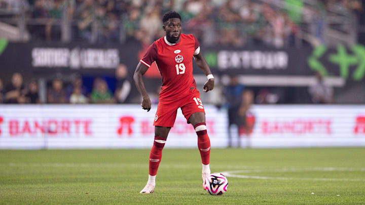 Sep 10, 2024; Arlington, TX, USA; Canada defender Alphonso Davies (19) dribbles the ball against Mexico during the first half at AT&T Stadium. Mandatory Credit: Brett Patzke-Imagn Images