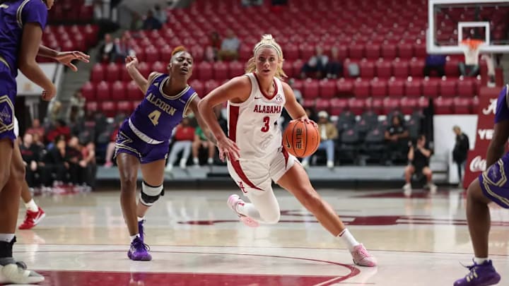 Alabama Guard Sarah Ashlee Barker (3) In action against Alcorn State at Coleman Coliseum in Tuscaloosa, AL on Thursday, Nov 14, 2024.