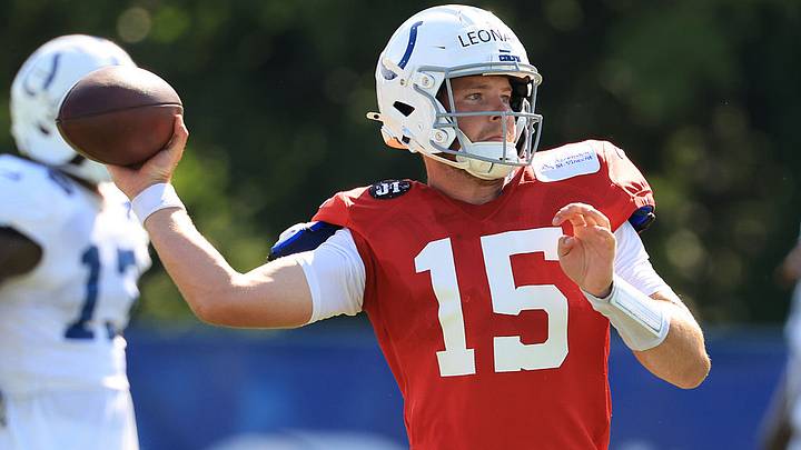 El egresado de Notre Dame, Riley Leonard, podrá mostrarse con los Colts en la pretemporada de la NFL.