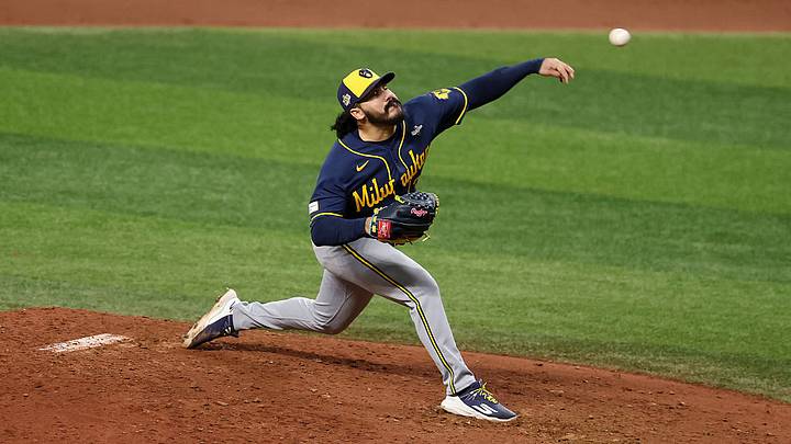 Jojo Romero, pitcher de los Cerveceros de Milwaukee