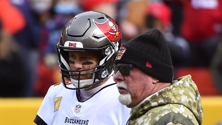 Tampa Bay Buccaneers quarterback Tom Brady talks with head coach Bruce Arians.