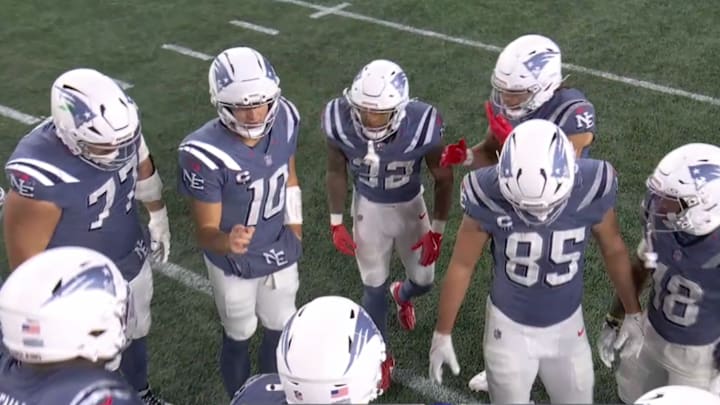 Al Michaels even loved the way Drake Maye points. 