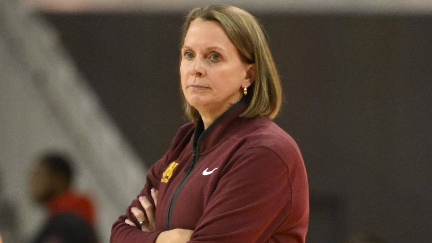 Gophers WBB Coach Dawn Plitzuweit Signs Extension Through 20