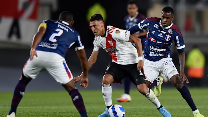 Com chance de garantir a classificação às oitavas, o River Plate irá encarar mais de 40 mil torcedores na Arena Castelão Com chance de garantir a classificação às oitavas, o River Plate irá encarar mais de 40 mil torcedores na Arena Castelão