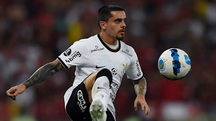 Entre lesões e performance aquém, Fagner não mostrou suas principais armas na Libertadores 