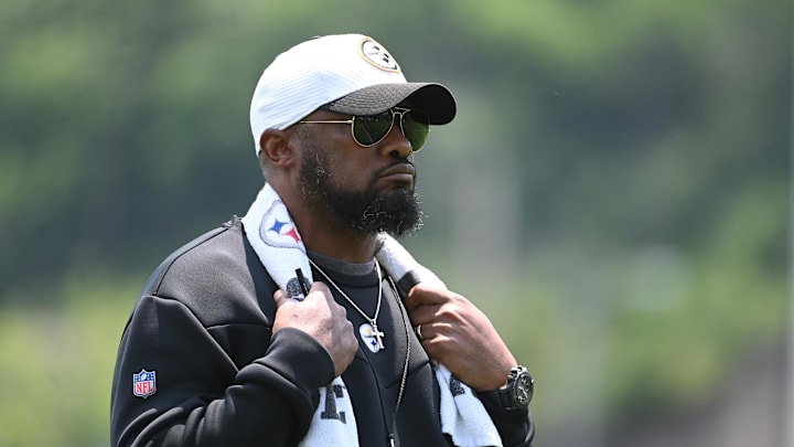 Pittsburgh Steelers head coach Mike Tomlin continues to wear Nike Air Force 1 sneakers on the sidelines.