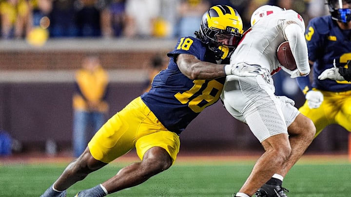 Michigan linebacker Troy Bowles tackles New Mexico wide receiver Keagan Johnson