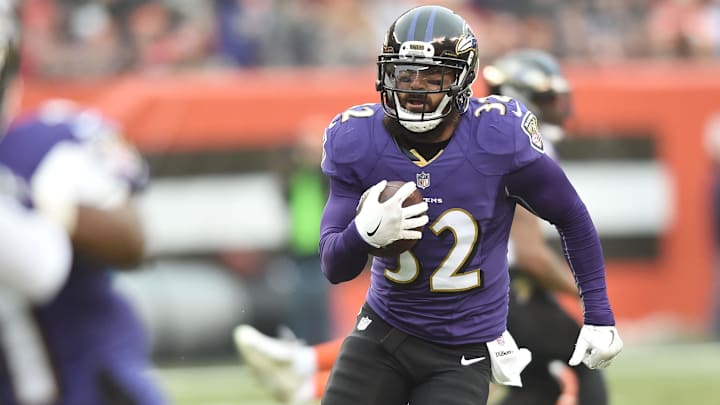 Dec 17, 2017; Cleveland, OH, USA; Baltimore Ravens free safety Eric Weddle (32) returns an interception during the first half against the Cleveland Browns at FirstEnergy Stadium. Mandatory Credit: Ken Blaze-Imagn Images Dec 17, 2017; Cleveland, OH, USA; Baltimore Ravens free safety Eric Weddle (32) returns an interception during the first half against the Cleveland Browns at FirstEnergy Stadium. Mandatory Credit: Ken Blaze-Imagn Images