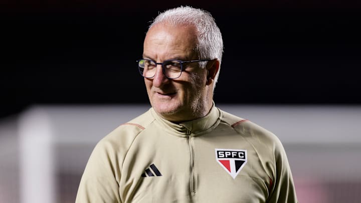 Dorival Júnior vive bom momento no comando do São Paulo.