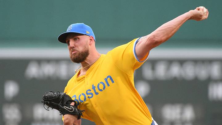Jul 26, 2025; Boston, Massachusetts, USA; Boston Red Sox starting pitcher Garrett Crochet (35) pitches during the first inning against the Los Angeles Dodgers at Fenway Park. Mandatory Credit: Bob DeChiara-Imagn Images Jul 26, 2025; Boston, Massachusetts, USA; Boston Red Sox starting pitcher Garrett Crochet (35) pitches during the first inning against the Los Angeles Dodgers at Fenway Park. Mandatory Credit: Bob DeChiara-Imagn Images
