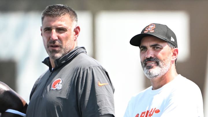 Aug 4, 2024; Cleveland Browns advisor Mike Vrabel and head coach Kevin Stefanski during practice at the Browns training facility in Berea, Ohio. Mandatory Credit: Bob Donnan-Imagn Images