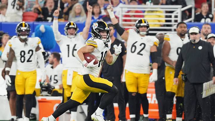 Aug 27, 2026; Orchard Park, New York, USA; Pittsburgh Steelers wide receiver Kaden Wetjen (10) carries the ball for a touchdown against the Buffalo Bills during the fourth quarter at New Highmark Stadium. Mandatory Credit: Gregory Fisher-Imagn Images Aug 27, 2026; Orchard Park, New York, USA; Pittsburgh Steelers wide receiver Kaden Wetjen (10) carries the ball for a touchdown against the Buffalo Bills during the fourth quarter at New Highmark Stadium. Mandatory Credit: Gregory Fisher-Imagn Images