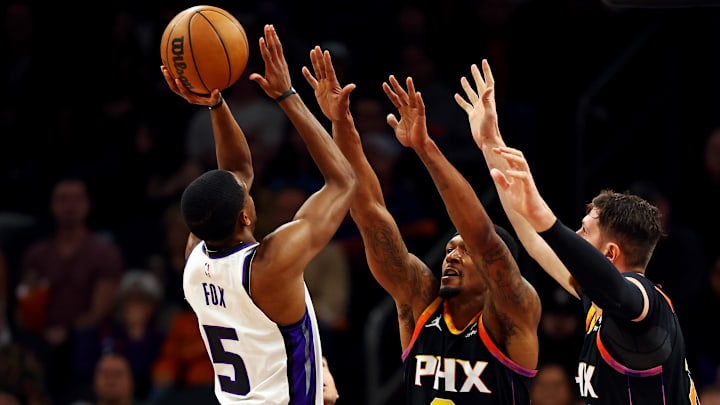 Jan 16, 2024; Phoenix, Arizona, USA; Sacramento Kings guard De'Aaron Fox (5) shoots the ball against Phoenix Suns guard Bradley Beal (3) during the second quarter at Footprint Center. Mandatory Credit: Mark J. Rebilas-Imagn Images
