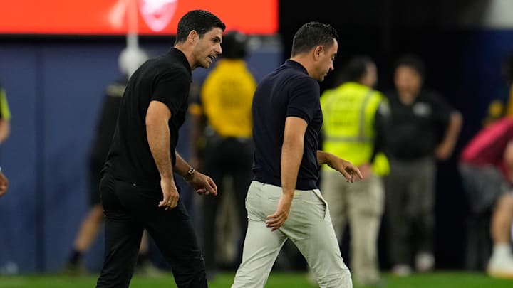 Xavi et Arteta lors du match de préparation entre Arsenal et Barcelone Xavi et Arteta lors du match de préparation entre Arsenal et Barcelone