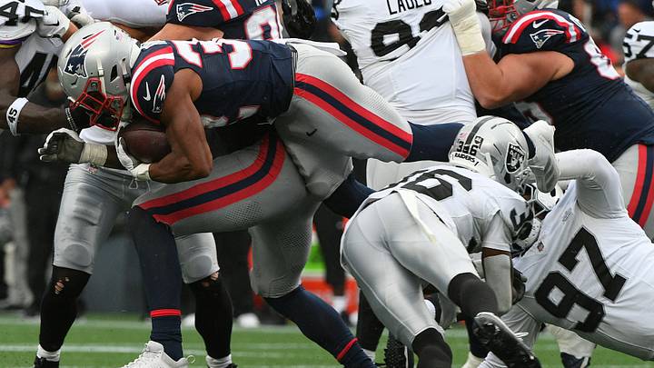 Sep 7, 2025; Foxborough, Massachusetts, USA; New England Patriots running back TreVeyon Henderson (32) ruhes teh ball against the Las Vegas Raiders during the second half at Gillette Stadium. Mandatory Credit: Bob DeChiara-Imagn Images Sep 7, 2025; Foxborough, Massachusetts, USA; New England Patriots running back TreVeyon Henderson (32) ruhes teh ball against the Las Vegas Raiders during the second half at Gillette Stadium. Mandatory Credit: Bob DeChiara-Imagn Images