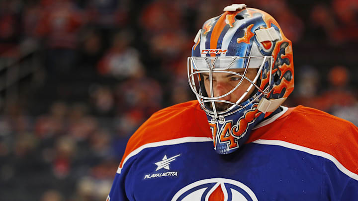 Edmonton Oilers goaltender Stuart Skinner (74) 