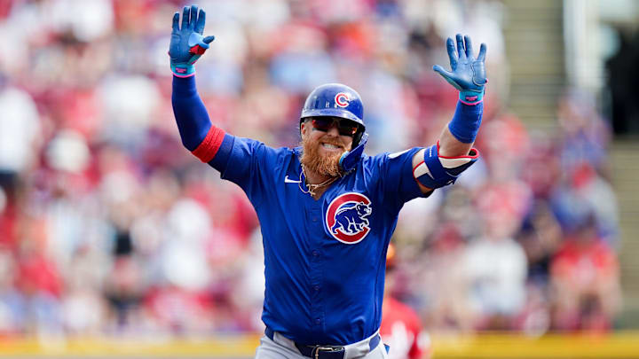 Chicago Cubs first baseman Justin Turner hit his first career regular season walk-off home run.
