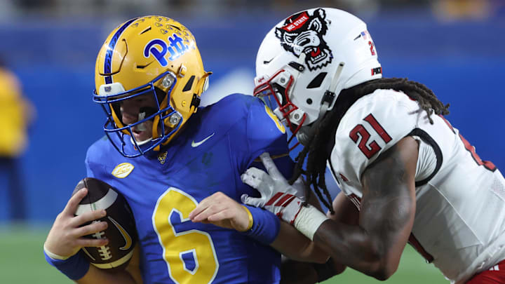 Oct 25, 2025; Pittsburgh, Pennsylvania, USA; Pittsburgh Panthers quarterback Mason Heintschel (6) carries the ball against North Carolina State Wolfpack cornerback Jamel Johnson (21) during the fourth quarter at Acrisure Stadium. Mandatory Credit: Charles LeClaire-Imagn Images Oct 25, 2025; Pittsburgh, Pennsylvania, USA; Pittsburgh Panthers quarterback Mason Heintschel (6) carries the ball against North Carolina State Wolfpack cornerback Jamel Johnson (21) during the fourth quarter at Acrisure Stadium. Mandatory Credit: Charles LeClaire-Imagn Images