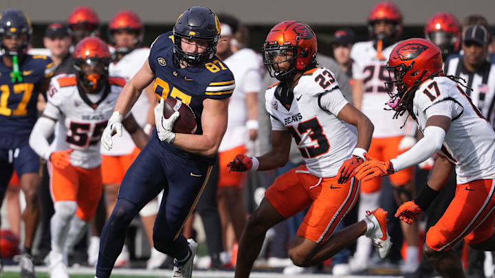 Oct 26, 2024; Berkeley, California, USA; California Golden Bears tight end Jack Endries (87) runs after a catch against Oregon State Beavers defensive backs Exodus Ayers (23) and Skyler Thomas (17) during the third quarter at California Memorial Stadium. Mandatory Credit: Darren Yamashita-Imagn Images
