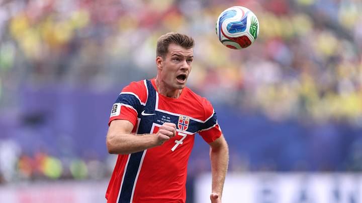 Alexander Sørloth bei der WM im Trikot der norwegischen Nationalmannschaft Alexander Sørloth bei der WM im Trikot der norwegischen Nationalmannschaft