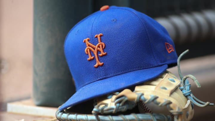 Jul 13, 2022; Atlanta, Georgia, USA; A detailed view of a New York Mets hat and glove in the dugout against the Atlanta Braves in the eighth inning at Truist Park. Mandatory Credit: Brett Davis-Imagn Images Jul 13, 2022; Atlanta, Georgia, USA; A detailed view of a New York Mets hat and glove in the dugout against the Atlanta Braves in the eighth inning at Truist Park. Mandatory Credit: Brett Davis-Imagn Images