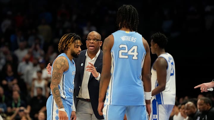 North Carolina Tar Heels head coach Hubert Davis talks with guard RJ Davis (4) as forward Jae'Lyn Withers (24) 