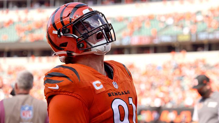 Sep 14, 2025; Cincinnati, Ohio, USA; Cincinnati Bengals defensive end Trey Hendrickson (91) celebrates the win after the game against the Jacksonville Jaguars at Paycor Stadium. Mandatory Credit: Joseph Maiorana-Imagn Images Sep 14, 2025; Cincinnati, Ohio, USA; Cincinnati Bengals defensive end Trey Hendrickson (91) celebrates the win after the game against the Jacksonville Jaguars at Paycor Stadium. Mandatory Credit: Joseph Maiorana-Imagn Images