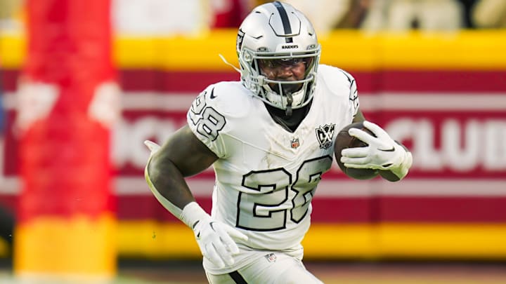 Nov 29, 2024; Kansas City, Missouri, USA; Las Vegas Raiders running back Sincere McCormick (28) during the second half against the Kansas City Chiefs at GEHA Field at Arrowhead Stadium. Mandatory Credit: Jay Biggerstaff-Imagn Images Nov 29, 2024; Kansas City, Missouri, USA; Las Vegas Raiders running back Sincere McCormick (28) during the second half against the Kansas City Chiefs at GEHA Field at Arrowhead Stadium. Mandatory Credit: Jay Biggerstaff-Imagn Images