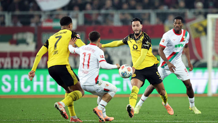FBL-GER-BUNDESLIGA-AUGSBURG-DORTMUND