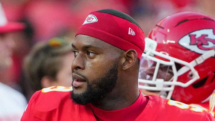 Kansas City Chiefs wide receiver JuJu Smith-Schuster (9) warms up Kansas City Chiefs wide receiver JuJu Smith-Schuster (9) warms up