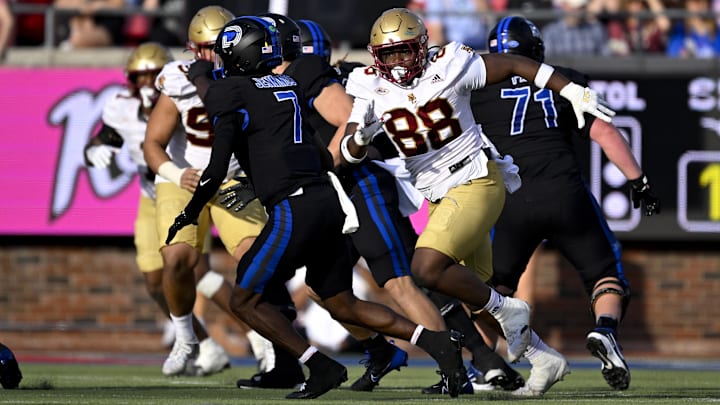 Nov 16, 2024; Dallas, Texas, USA; SMU Mustangs quarterback Kevin Jennings (7) and Boston College Eagles defensive lineman Sedarius McConnell (88) in action during the game between the SMU Mustangs and the Boston College Eagles at Gerald J. Ford Stadium. Mandatory Credit: Jerome Miron-Imagn Images Nov 16, 2024; Dallas, Texas, USA; SMU Mustangs quarterback Kevin Jennings (7) and Boston College Eagles defensive lineman Sedarius McConnell (88) in action during the game between the SMU Mustangs and the Boston College Eagles at Gerald J. Ford Stadium. Mandatory Credit: Jerome Miron-Imagn Images