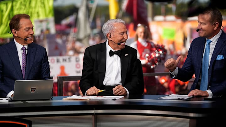 ESPN broadcaster Lee Corso will be inducted into the Sports Broadcasting Hall of Fame in December.