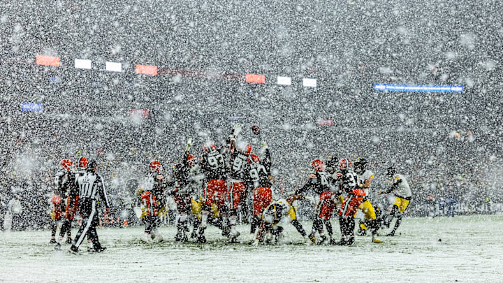 Pittsburgh Steelers v Cleveland Browns