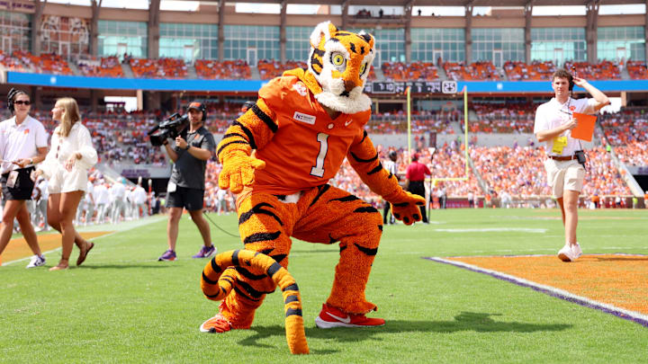 Syracuse v Clemson