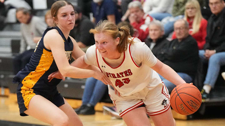 Pewaukee's Amy Terrian (43) makes a strong drive during a Woodland Conference game on Thursday, Jan. 16, 2025. Pewaukee's Amy Terrian (43) makes a strong drive during a Woodland Conference game on Thursday, Jan. 16, 2025.