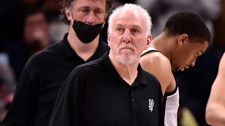 Popovich entrena a los Spurs desde 1996