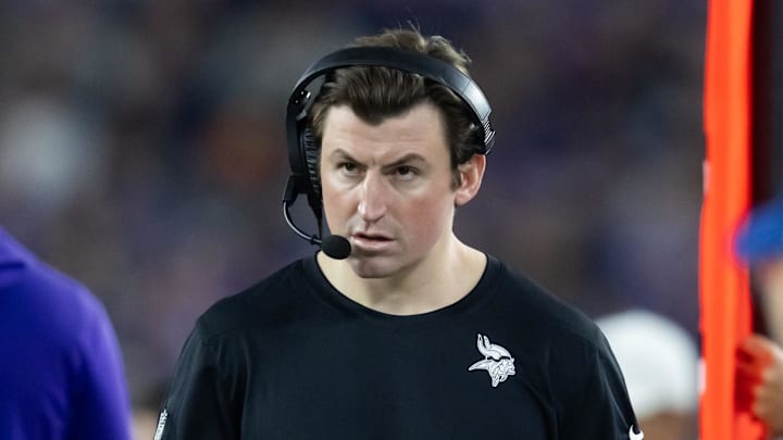 Jan 13, 2025; Glendale, AZ, USA; Minnesota Vikings assistant quarterbacks coach Grant Udinski against the Los Angeles Rams during an NFC wild card game at State Farm Stadium. Mandatory Credit: Mark J. Rebilas-Imagn Images Jan 13, 2025; Glendale, AZ, USA; Minnesota Vikings assistant quarterbacks coach Grant Udinski against the Los Angeles Rams during an NFC wild card game at State Farm Stadium. Mandatory Credit: Mark J. Rebilas-Imagn Images