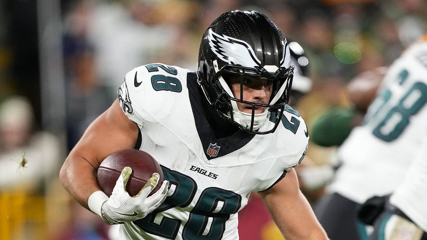 Looking At The Battle For Eagles RB3: Can Will Shipley Hold Off Dameon Pierce?
