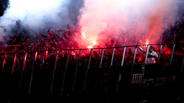 Gegen den FC Barcelona sorgten die Eintracht-Fans für negative Schlagzeilen